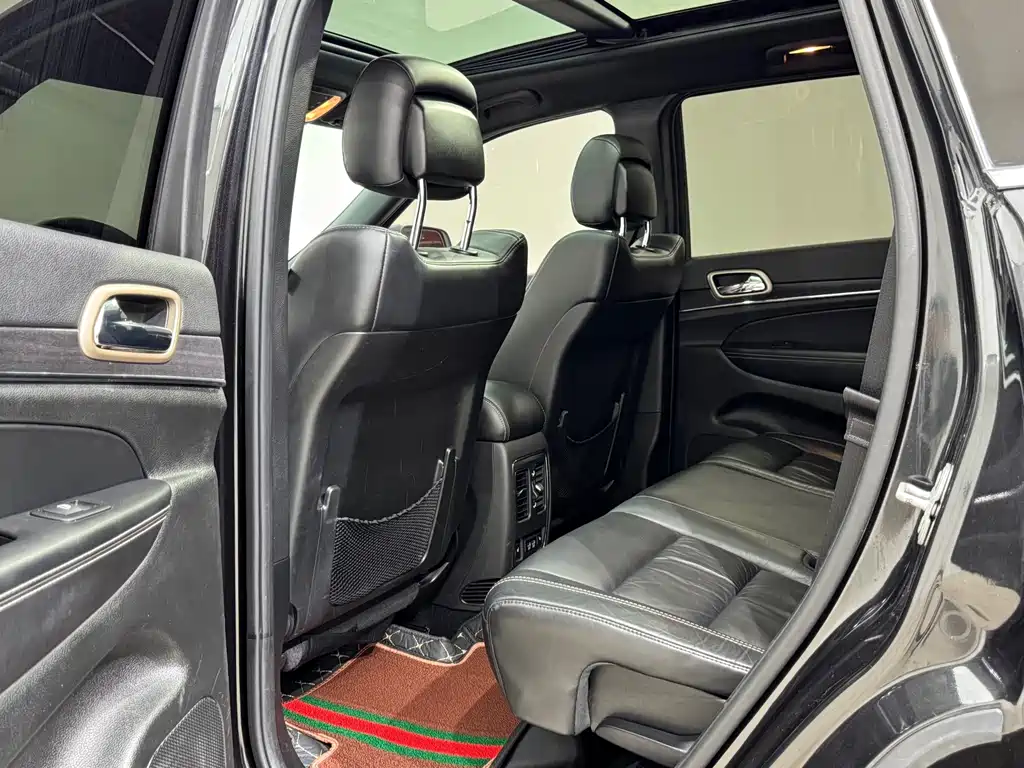 Jeep Grand Cherokee (Import) — миниатюра 8