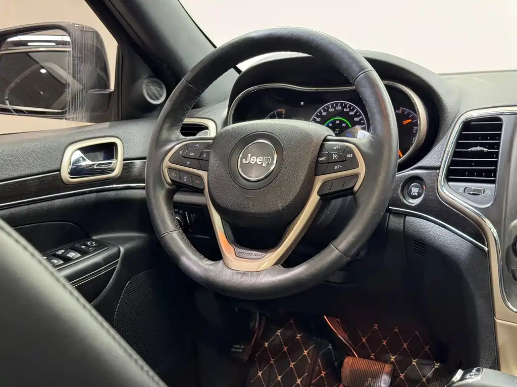 Jeep Grand Cherokee (Import) — миниатюра 13