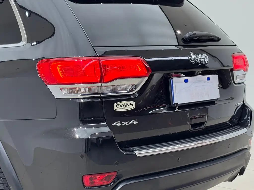 Jeep Grand Cherokee (Import) — миниатюра 24