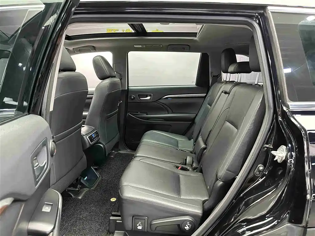 Toyota Highlander 2017 2.0T Luxury 7 мест