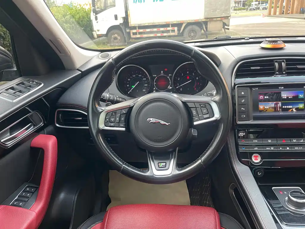 Jaguar F-PACE — миниатюра 15
