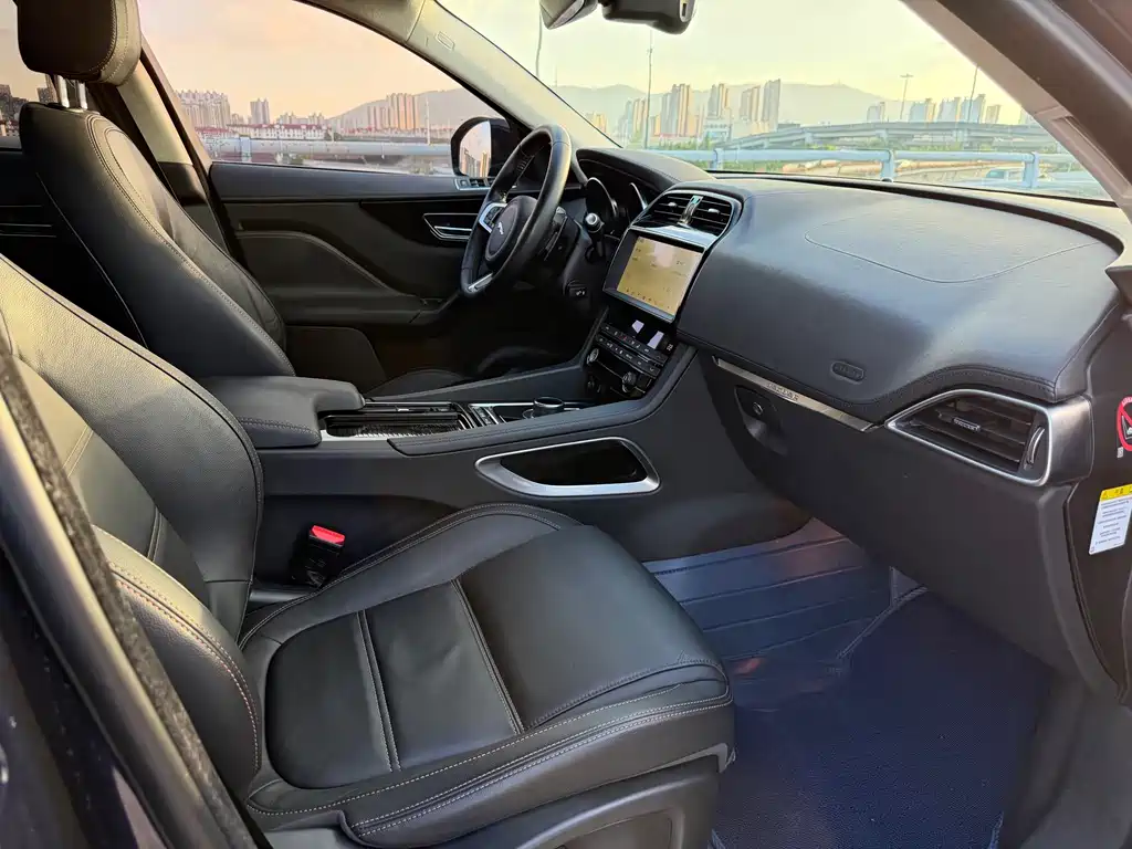Jaguar F-PACE — миниатюра 12