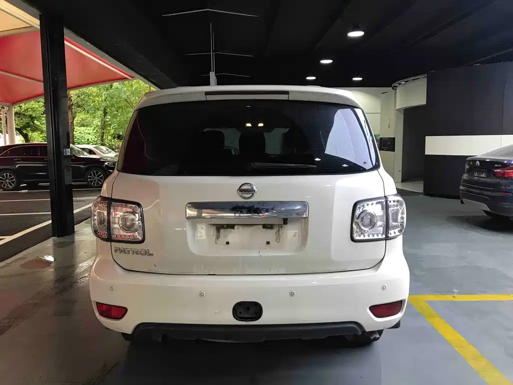 Nissan Patrol — миниатюра 8