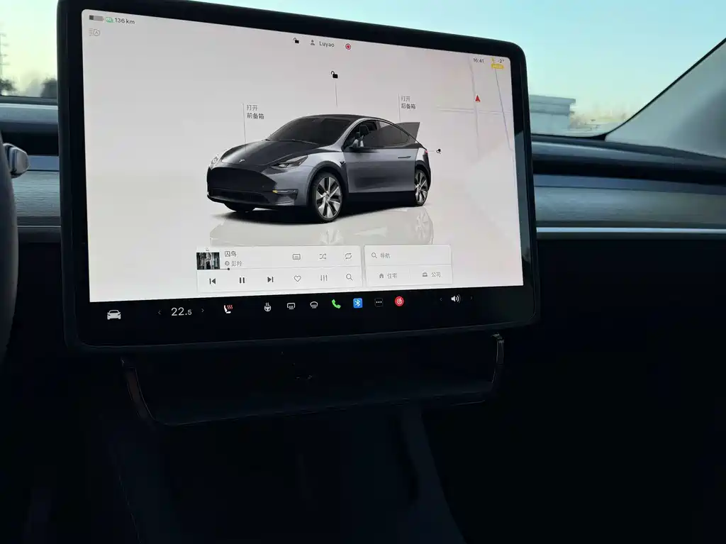 TESLA MODEL Y