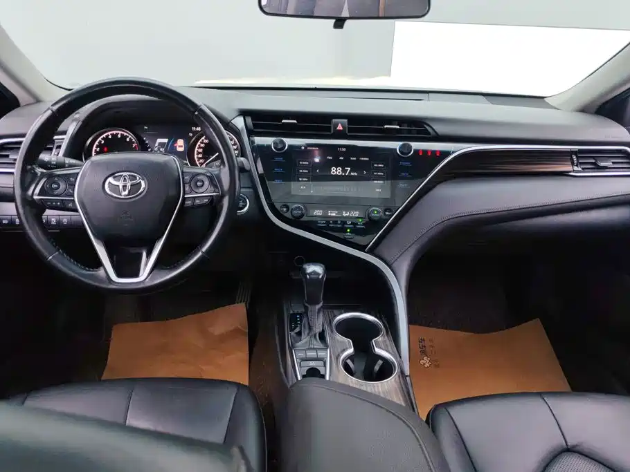 Toyota Camry — миниатюра 12