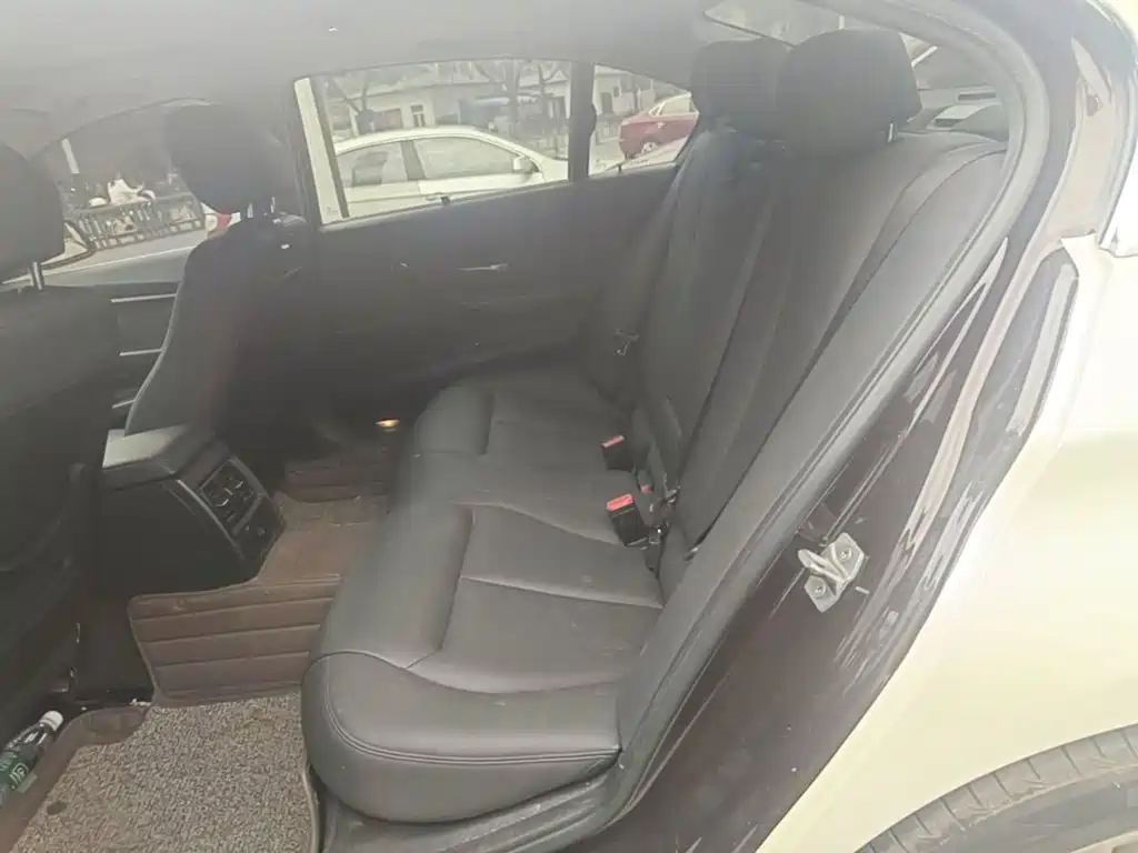 BMW 3 Series — миниатюра 17