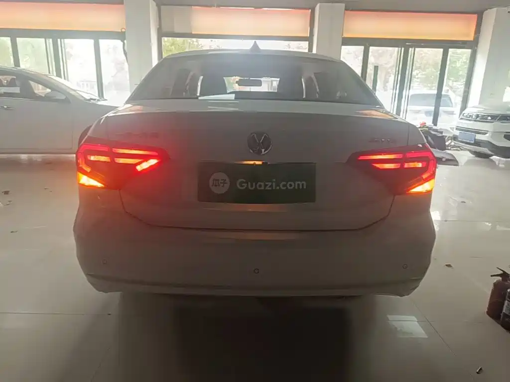Volkswagen Jetta — миниатюра 6