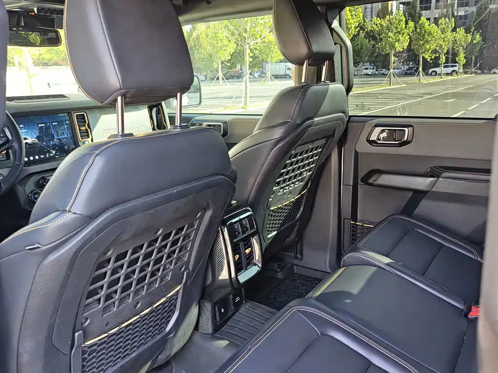 Ford Bronco — миниатюра 9