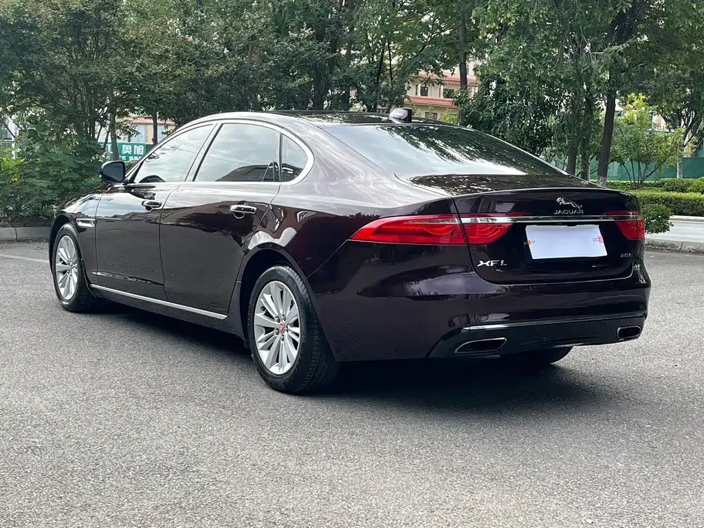 Jaguar XFL — миниатюра 4