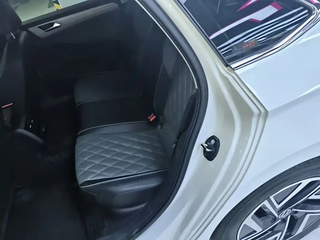 Volkswagen Sagitar — миниатюра 17