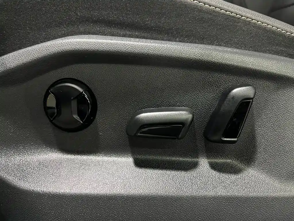 VOLKSWAGEN T ROC EXPLORING SONGS