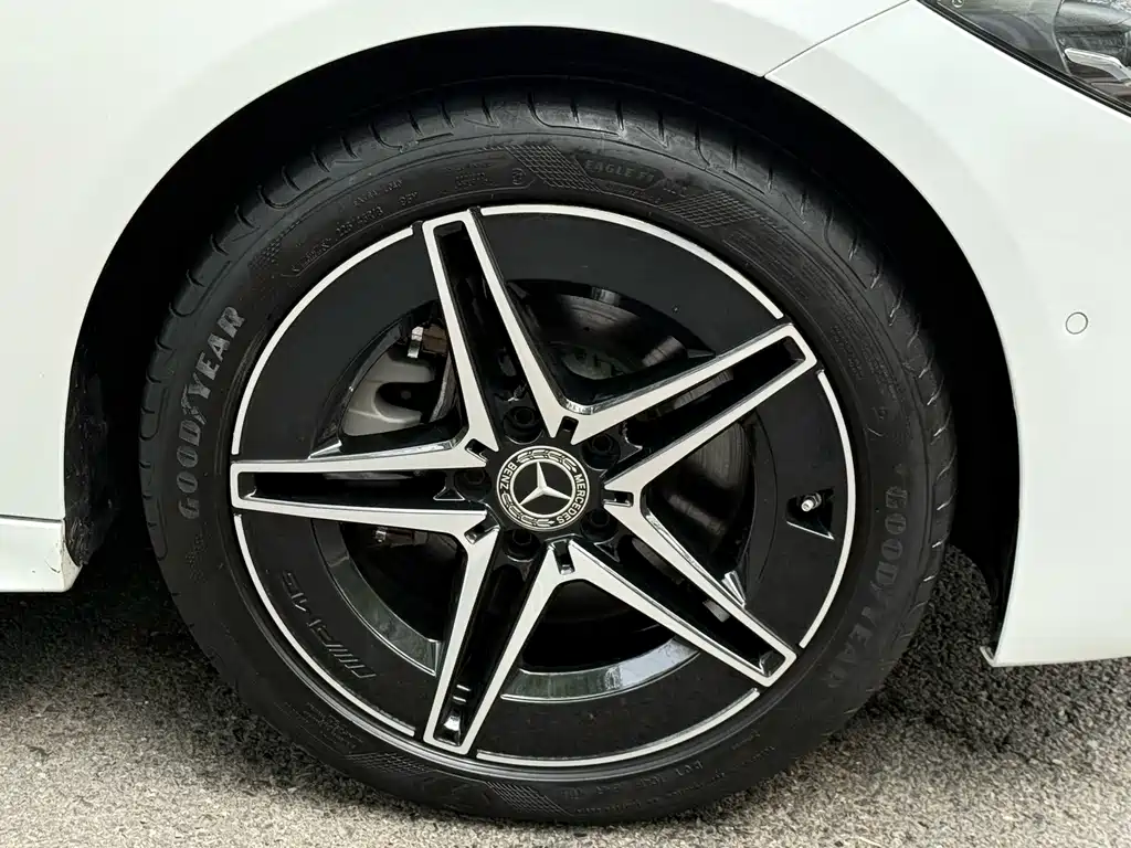 Mercedes-Benz C-Class — миниатюра 6