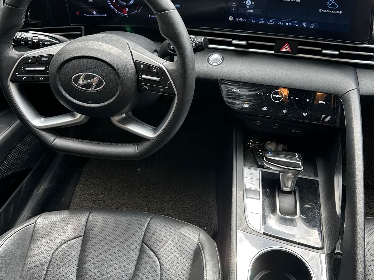 Hyundai Elantra 1.5 л 2021 г. Белый, пробег 50000 км