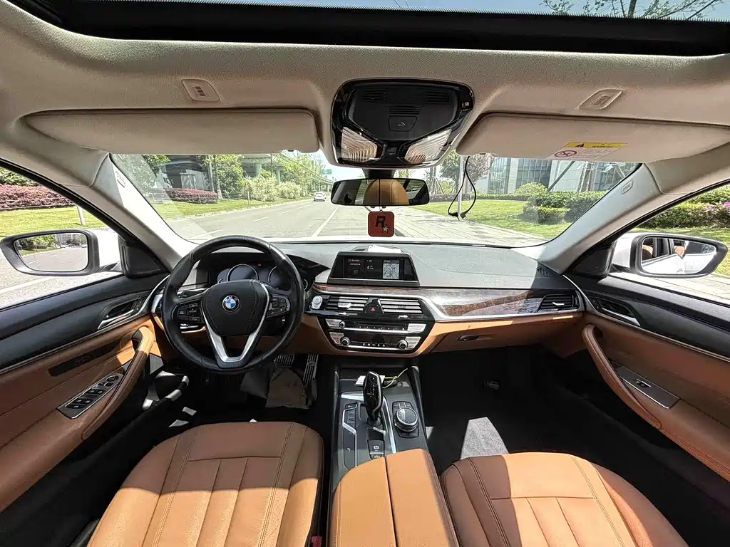BMW 5 Series — миниатюра 6