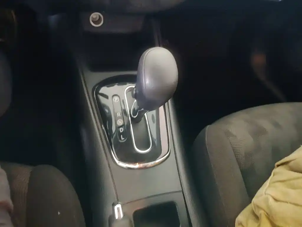Nissan Tiida — миниатюра 14
