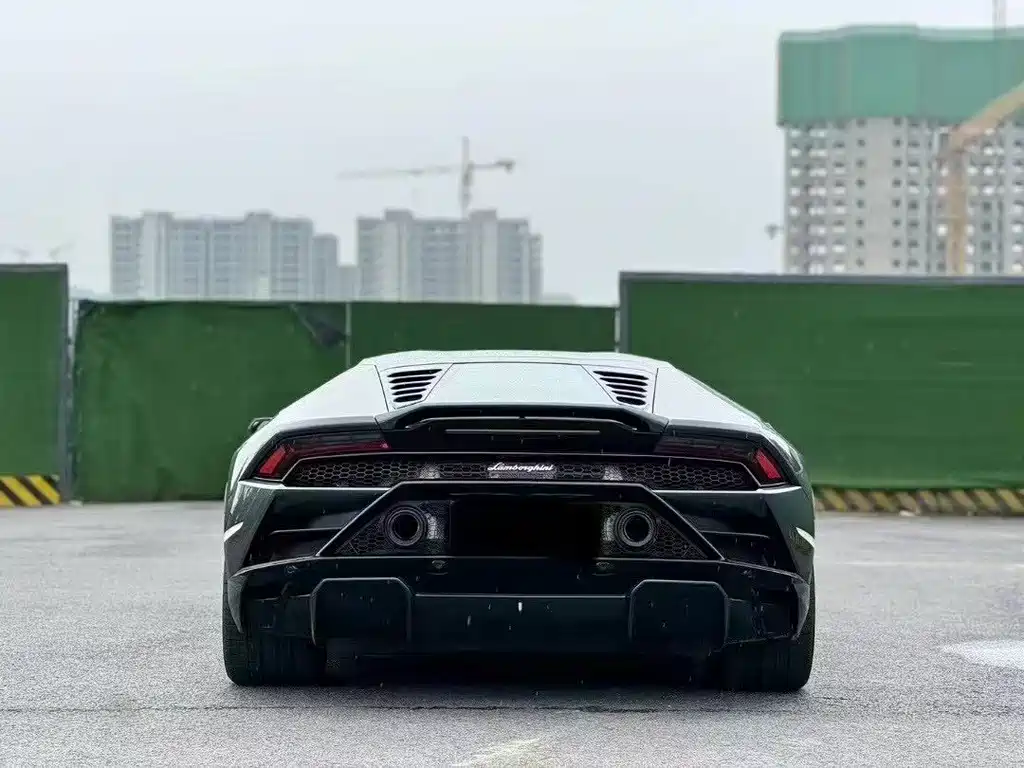 LAMBORGHINI HURACÁN