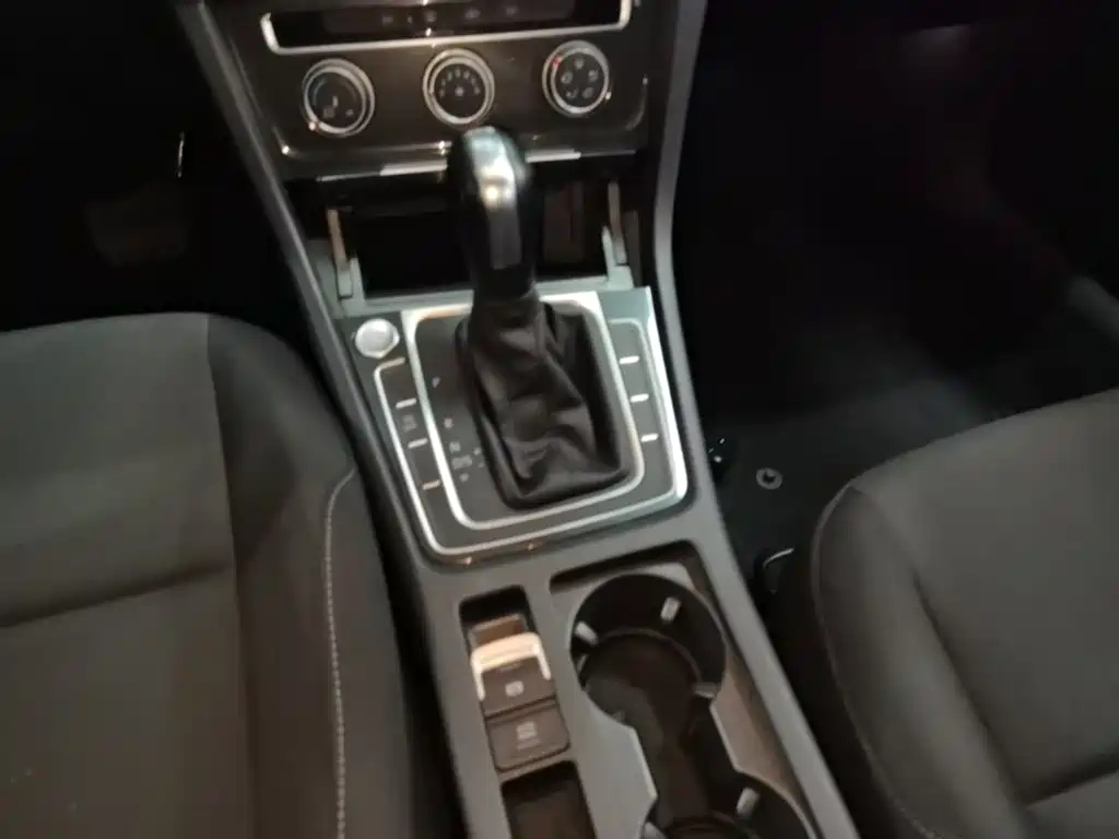Volkswagen Golf — миниатюра 14