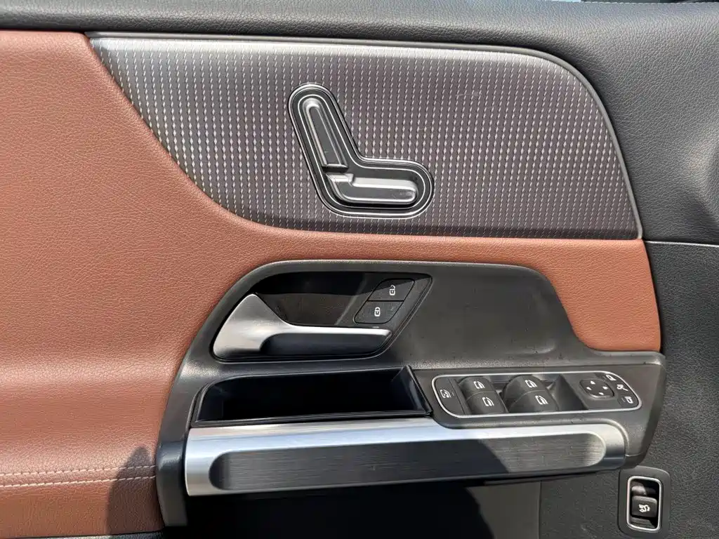 Mercedes-Benz GLB — миниатюра 21