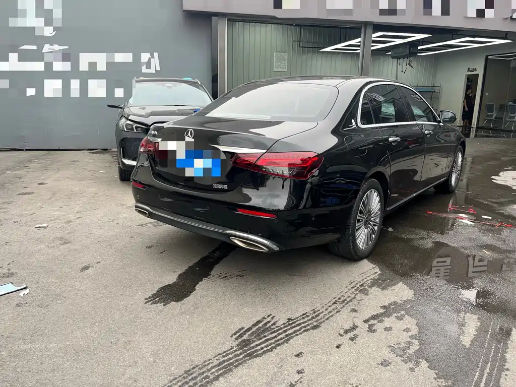 Mercedes-Benz E-Class — миниатюра 9