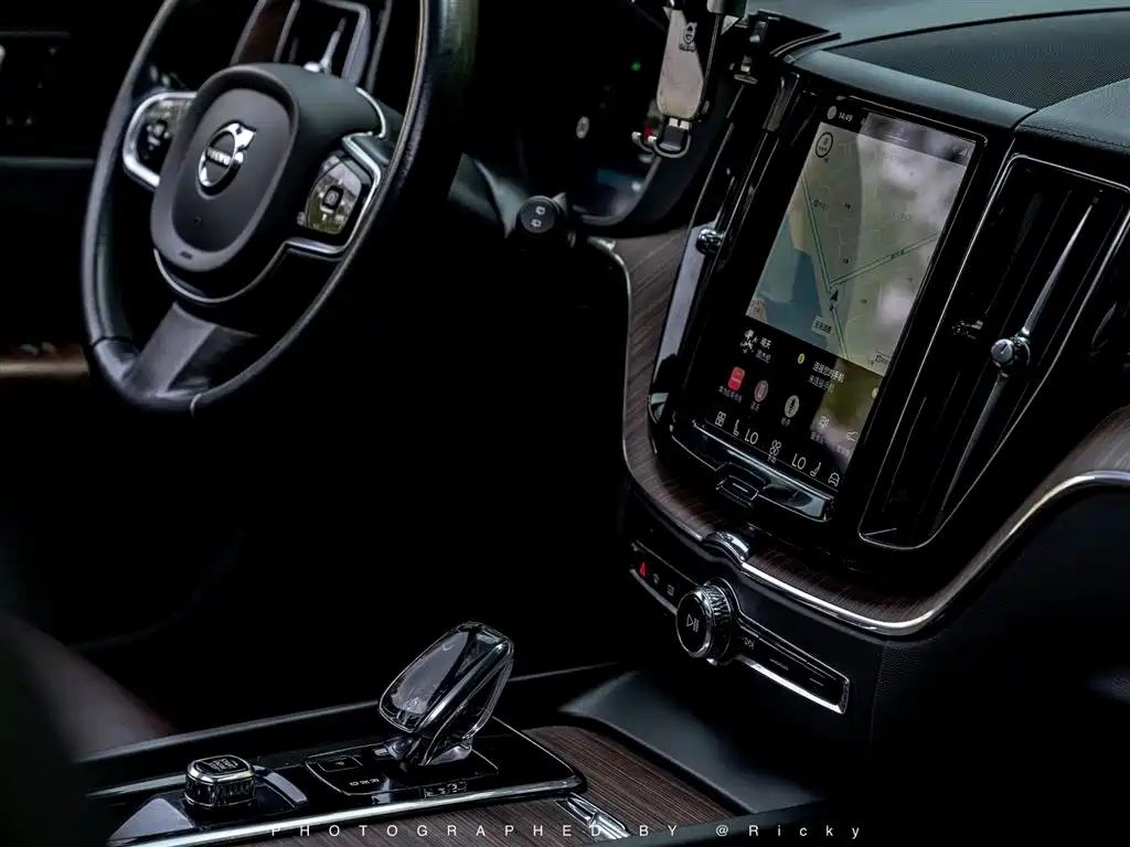 Volvo XC60 2022 B5 Luxury