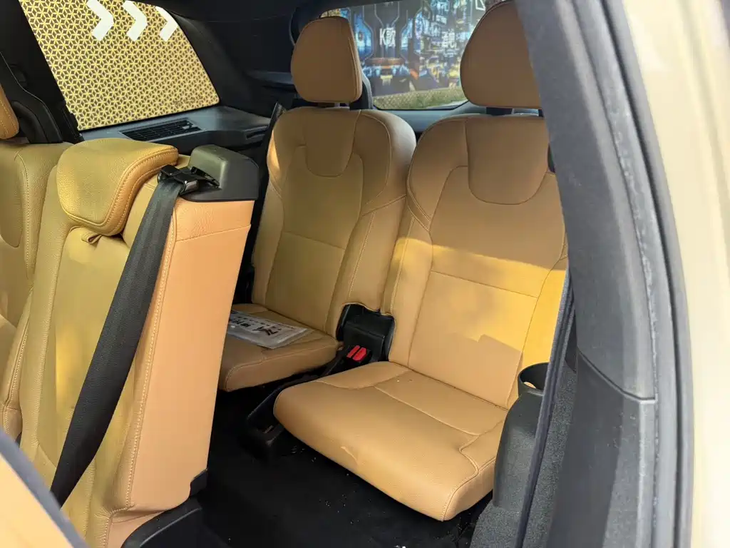 Volvo XC90 — миниатюра 7