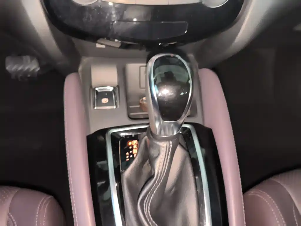 Nissan Qashqai — миниатюра 14