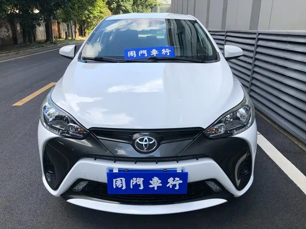 Toyota Yaris L — миниатюра 2