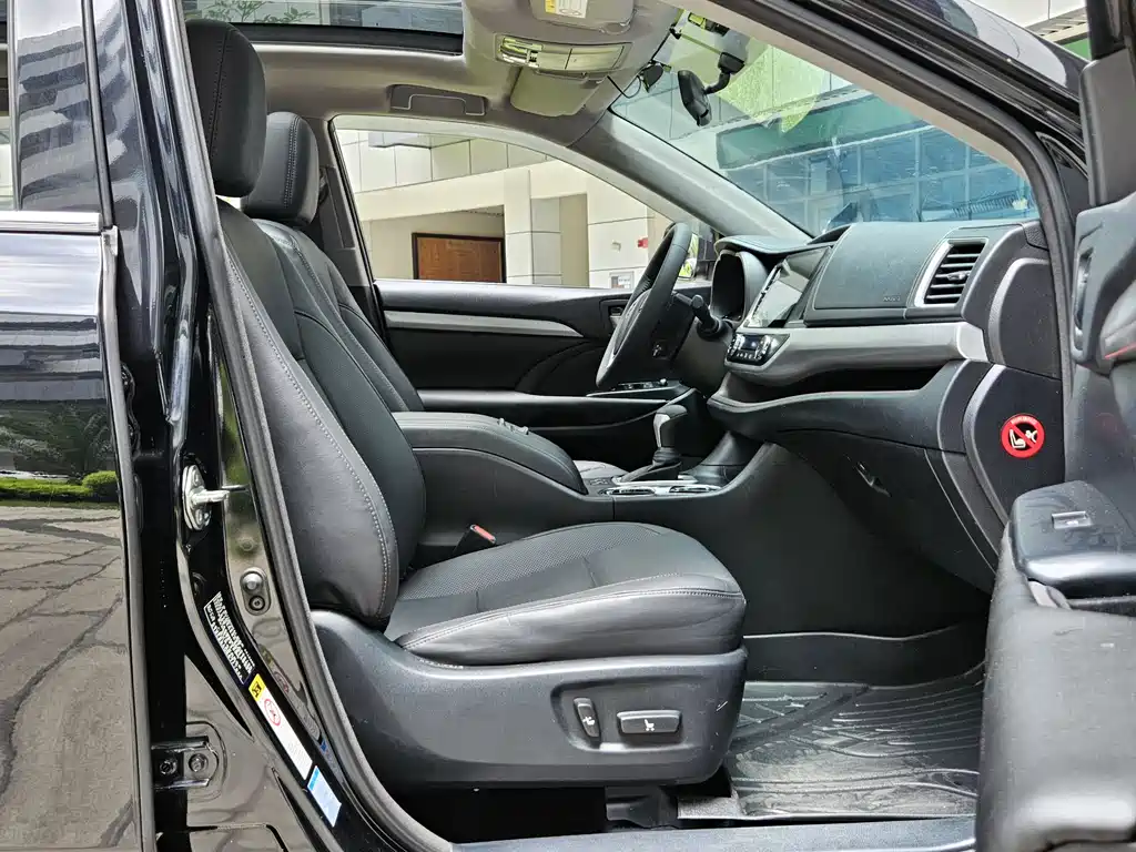 Toyota Highlander 2015 2.0T Luxury 7 мест