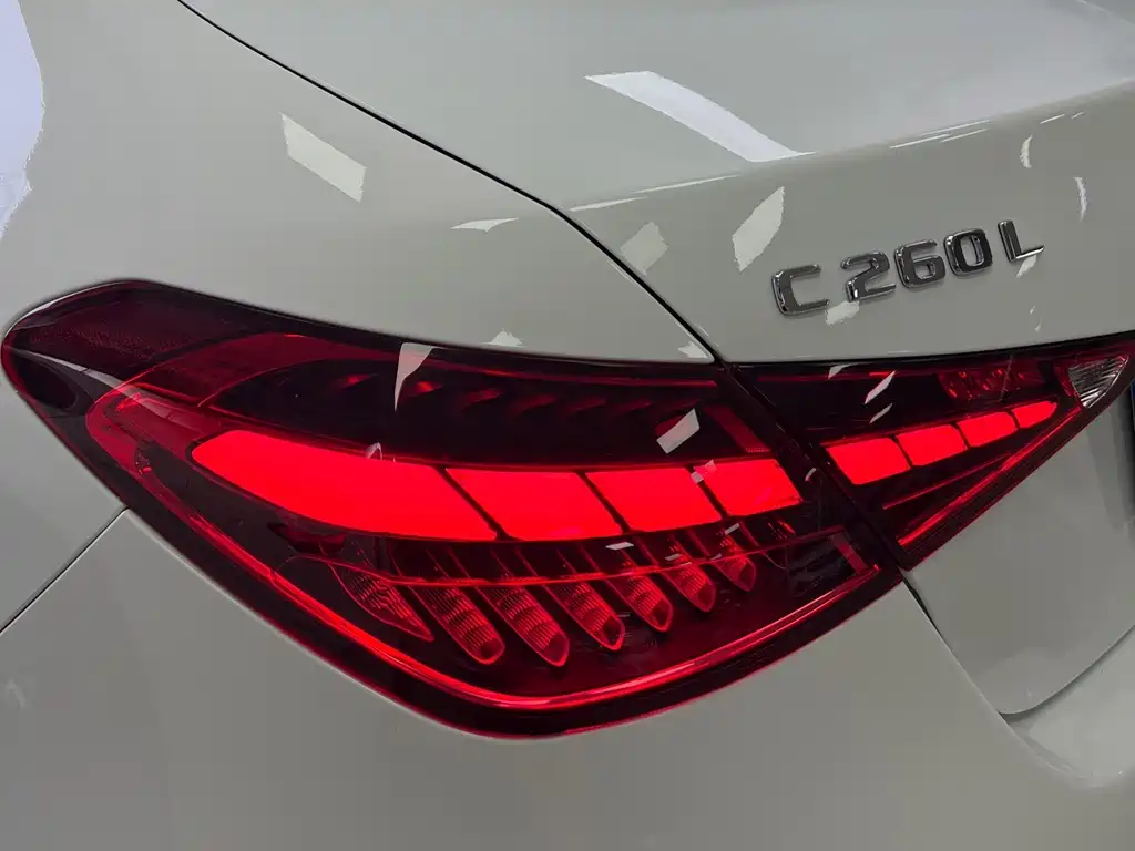 Mercedes-Benz C-Class — миниатюра 6