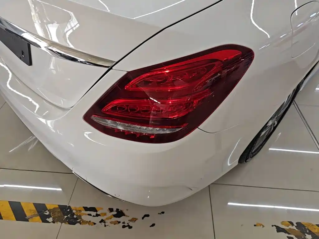 Mercedes-Benz C-Class — миниатюра 8