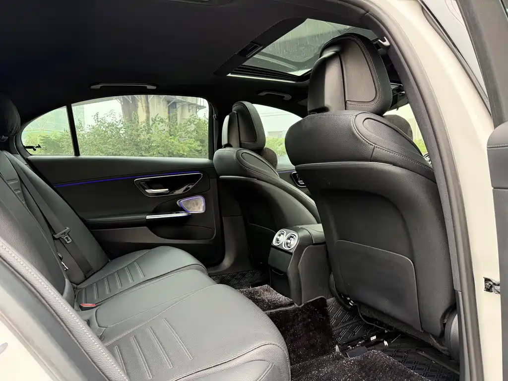 Mercedes-Benz C-Class — миниатюра 11