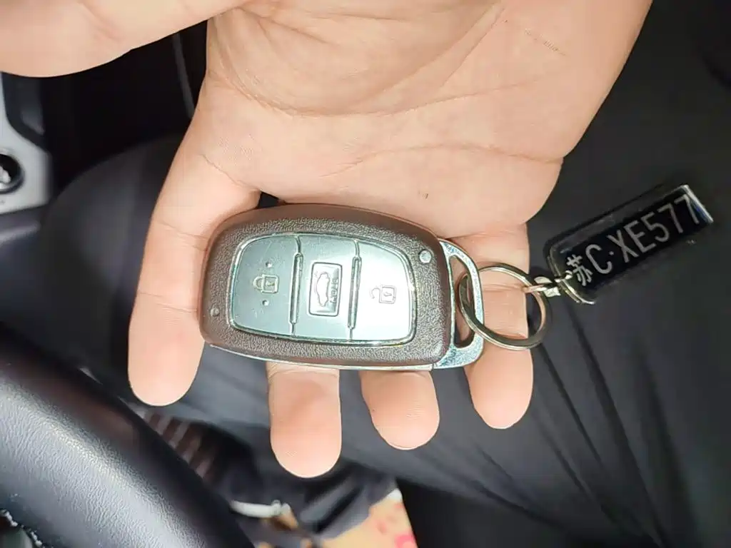 Hyundai Elantra — миниатюра 9