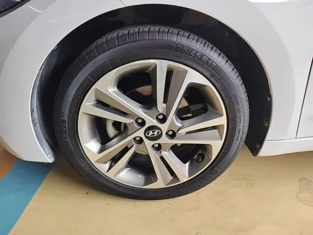 Hyundai Elantra — миниатюра 23