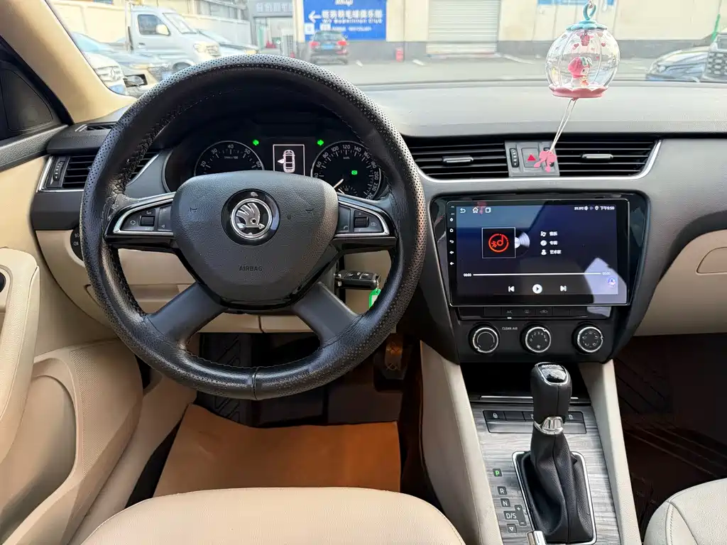 Skoda Octavia — миниатюра 5