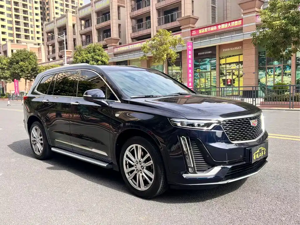 CADILLAC XT6