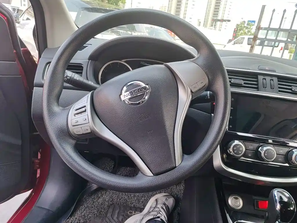 Nissan Tiida — миниатюра 11