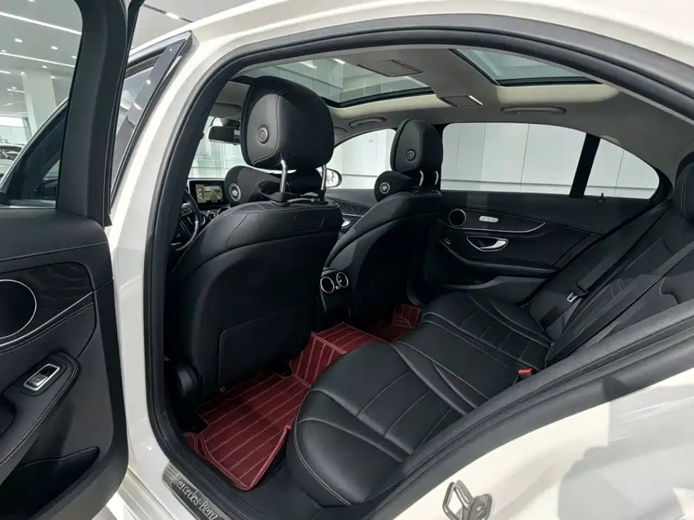 Mercedes-Benz C-Class — миниатюра 6