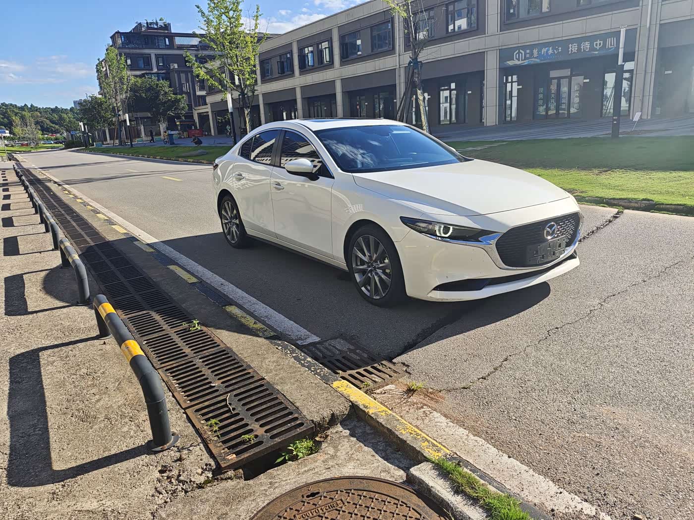 Mazda Mazda3 Axela 2.0 л 2022 г. Белый, пробег 49000 км