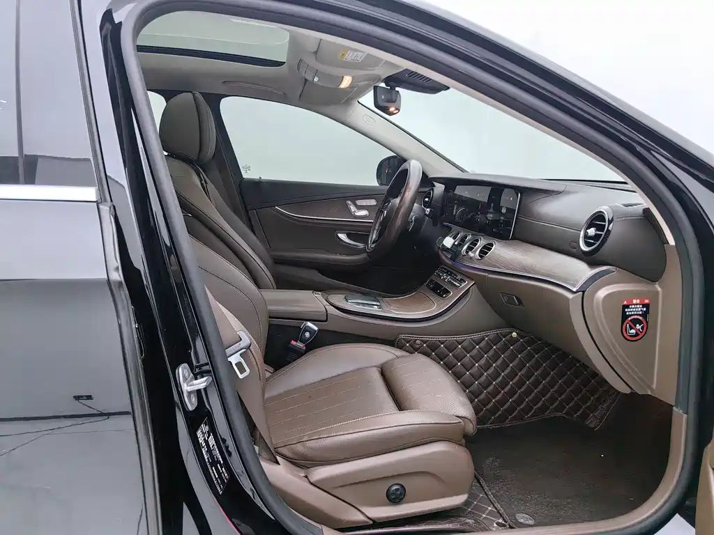 Mercedes-Benz E-Class — миниатюра 10