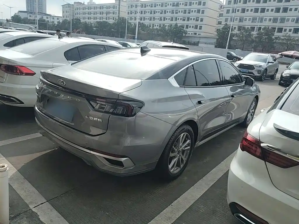 Ford Mondeo — миниатюра 7