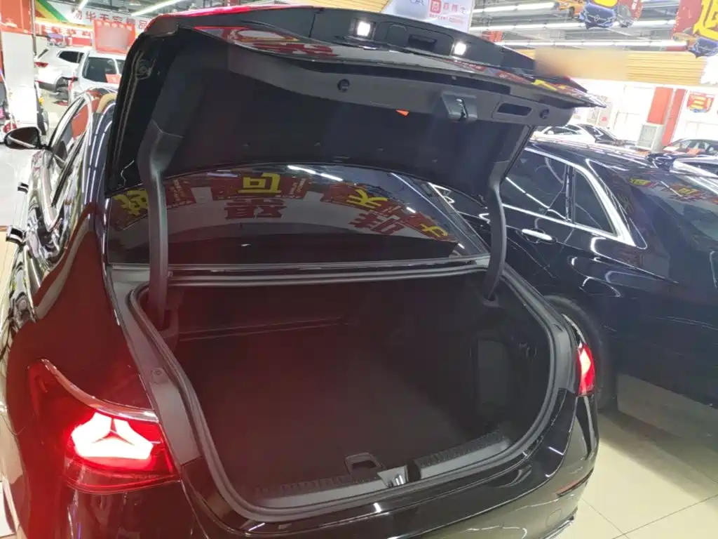 Mercedes-Benz E-Class — миниатюра 19
