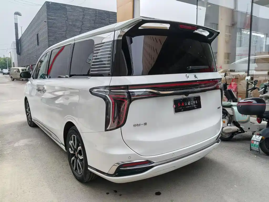Hongqi HQ9 2023 2.0T