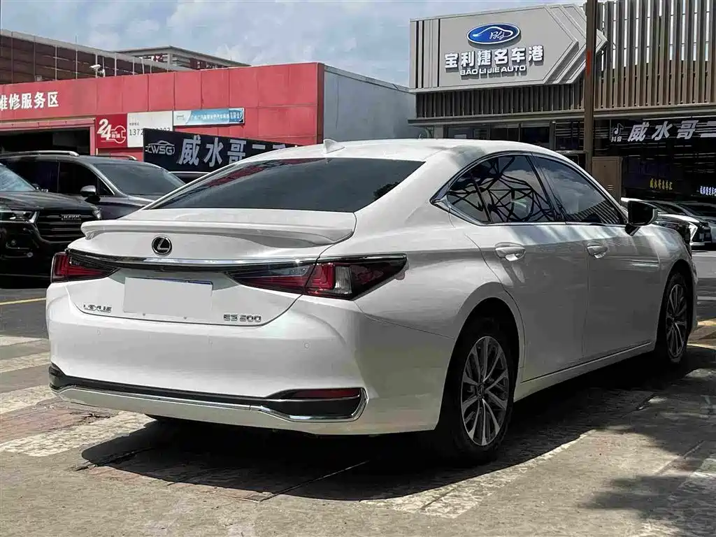 Lexus ES — миниатюра 7
