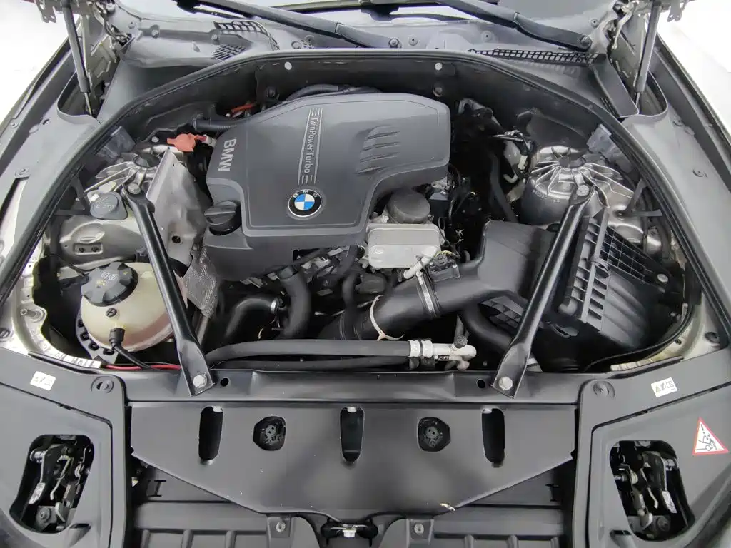 BMW 5 Series — миниатюра 6
