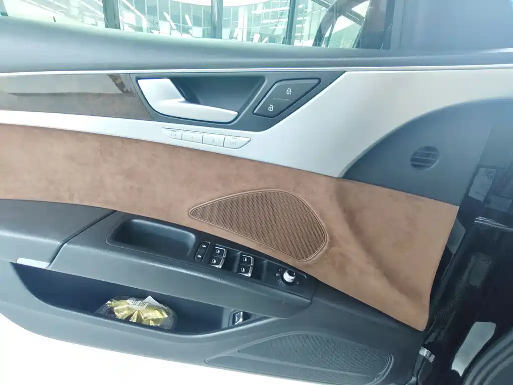 Audi A8 — миниатюра 10