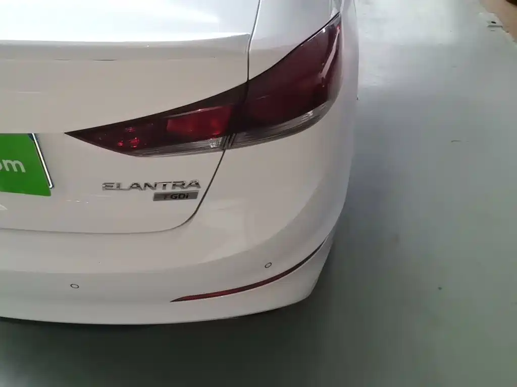 Hyundai Elantra — миниатюра 8