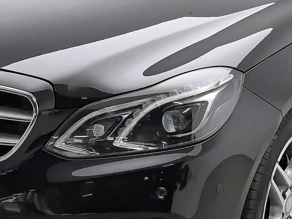 Mercedes-Benz E-Class — миниатюра 7