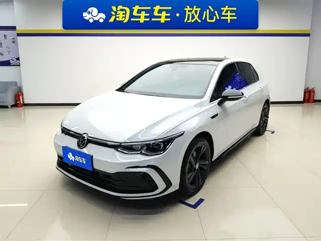 VOLKSWAGEN GOLF 2023
