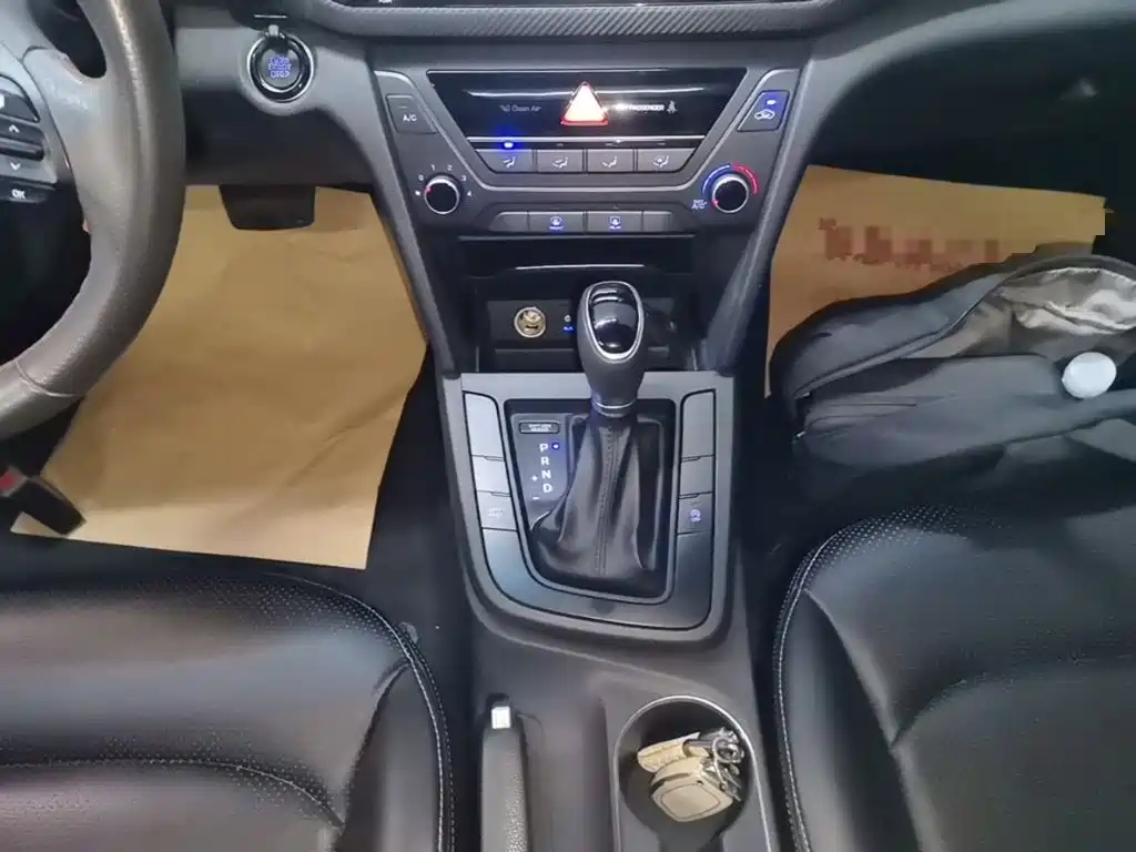 Hyundai Elantra — миниатюра 14