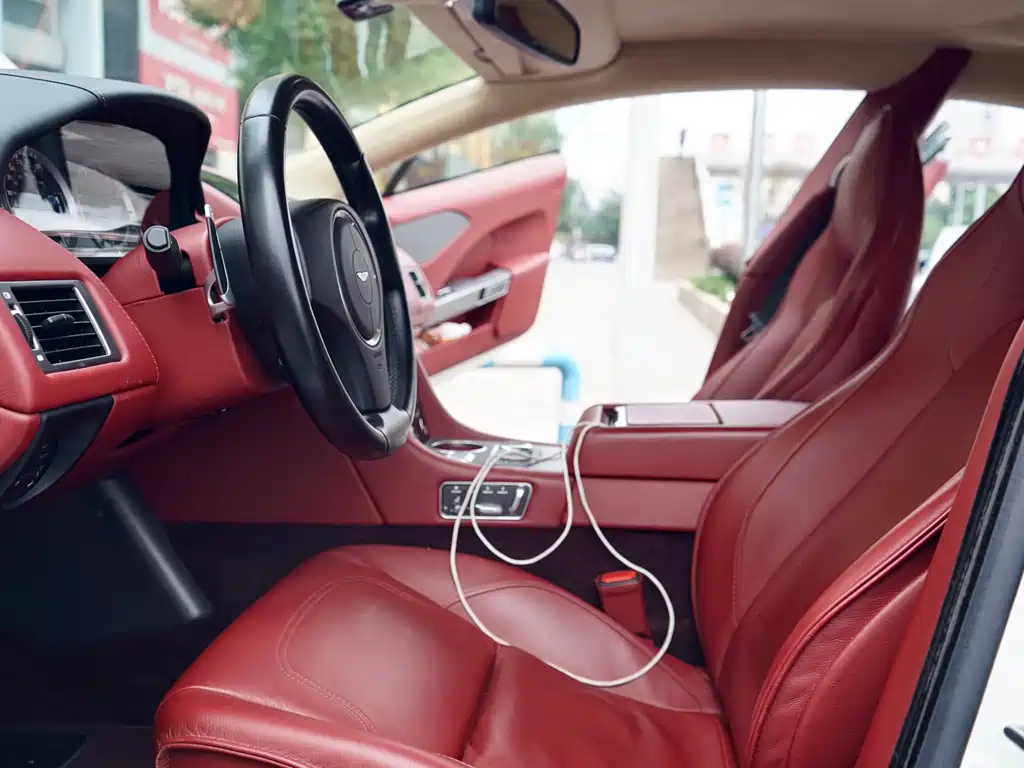 Aston Martin Rapide — миниатюра 9